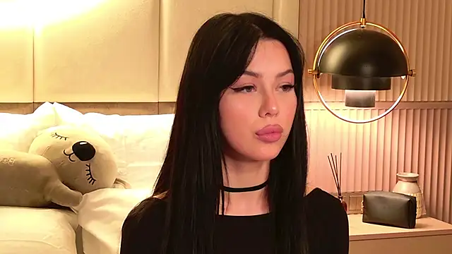 Leya Foxhall online show from November 17, 11:00 am