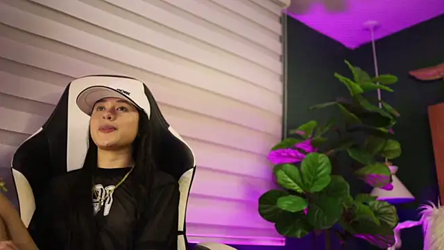 Danaa Rouse online show from October 31, 9:19 pm