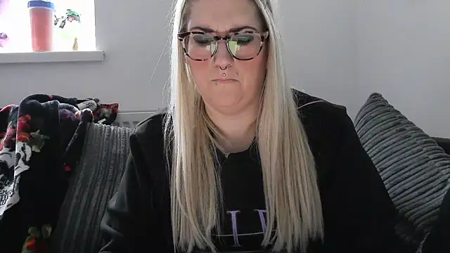 Sizzling Indie36 online show from November 20, 2:40 pm