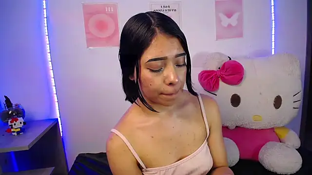 Emilybutterfly1 online show from December 16, 11:54 pm