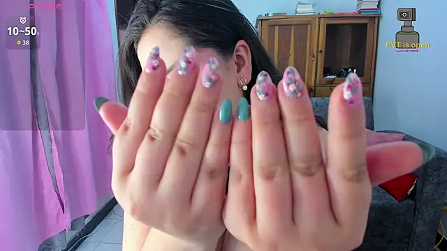 Snapshot of Alicebigboobsxxxx chatting on September 17, 7:23 pm Alicebigboobsxxxx online show from September 17, 7:23 pm