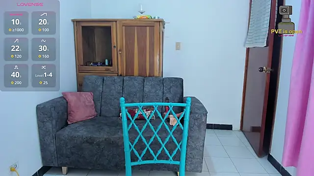 Snapshot of Alicebigboobsxxxx chatting on October 15, 3:42 am Alicebigboobsxxxx online show from October 15, 3:42 am