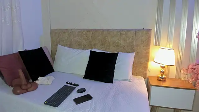 angelinarouse  online show from January 18, 5:04 am