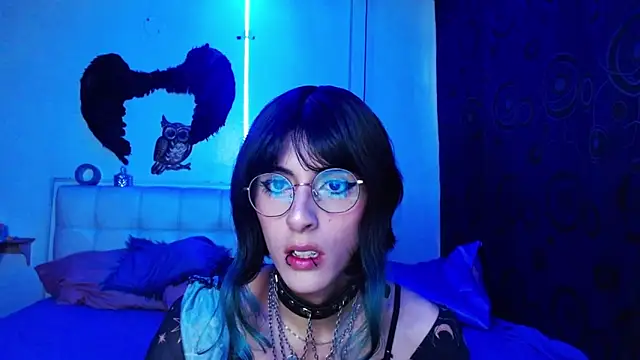 Snapshot of goth_minerva chatting on September 10, 1:44 pm goth minerva online show from September 10, 1:44 pm