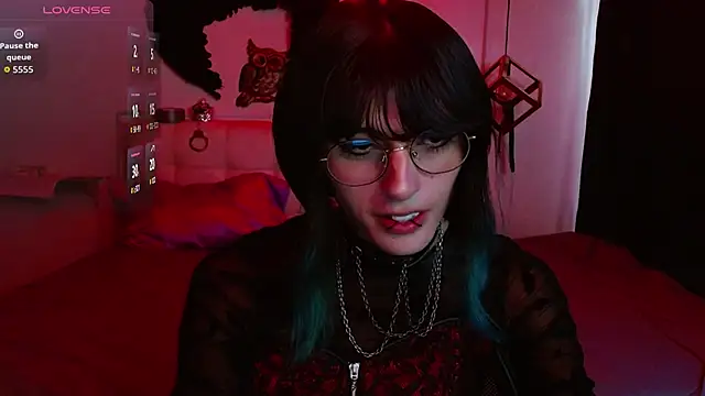 Snapshot of goth_minerva chatting on September 16, 1:52 pm goth minerva online show from September 16, 1:52 pm