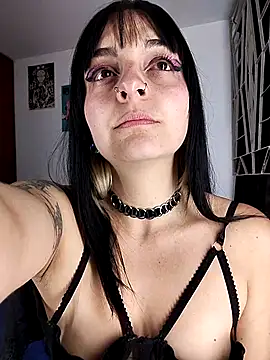 Snapshot of KARINNA__RAVEN chatting on October 3, 3:11 am KARINNA RAVEN online show from October 3, 3:11 am