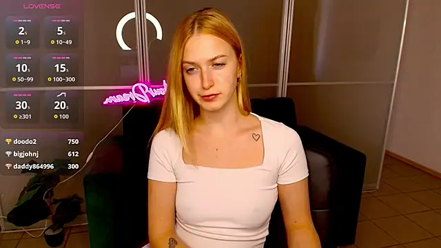 Snapshot of MirandaMayers chatting on October 14, 12:08 pm MirandaMayers online show from October 14, 12:08 pm