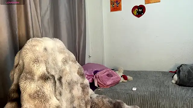 emma  bell  online show from November 3, 10:58 pm