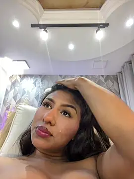 Emmily Vargas online show from May 14, 1:00 am
