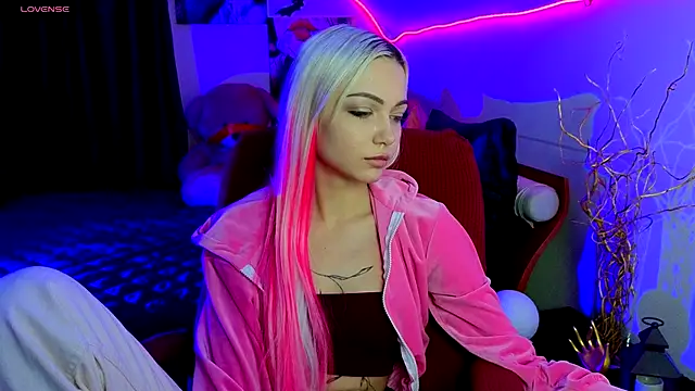 LinaLirian online show from November 9, 1:51 pm