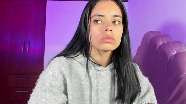 Snapshot of BellaSun_ chatting on October 3, 5:12 am BellaSun  online show from October 3, 5:12 am