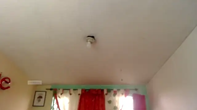 Snapshot of vale_miel chatting on September 24, 6:18 pm vale miel online show from September 24, 6:18 pm