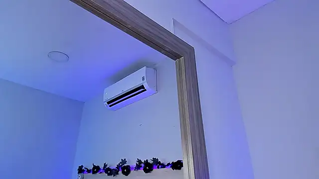 ZoeMorris online show from October 31, 11:36 am