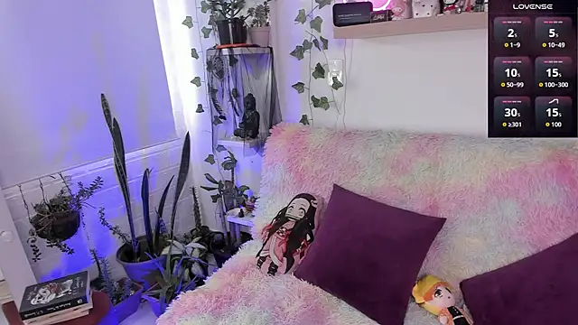 sarahminage  online show from June 14, 8:09 pm