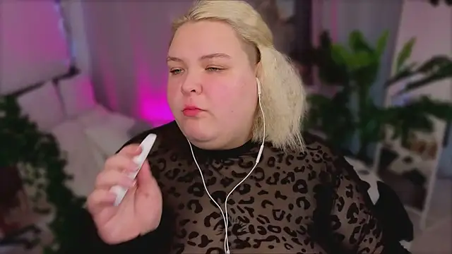 Snapshot of Ellabigbaby chatting on September 14, 11:52 am Ellabigbaby online show from September 14, 11:52 am