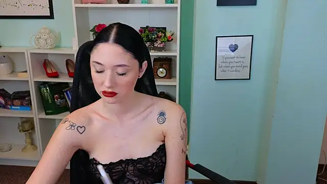Snapshot of Ivanna__Rose chatting on October 17, 5:38 pm Ivanna Rose online show from October 17, 5:38 pm
