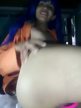 Snapshot of famousfox-69 chatting on October 6, 4:29 am famousfox-69 online show from October 6, 4:29 am