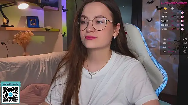 mia here online show from November 12, 1:47 am