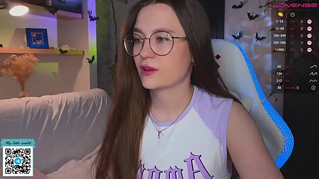 mia here online show from November 15, 2:01 am