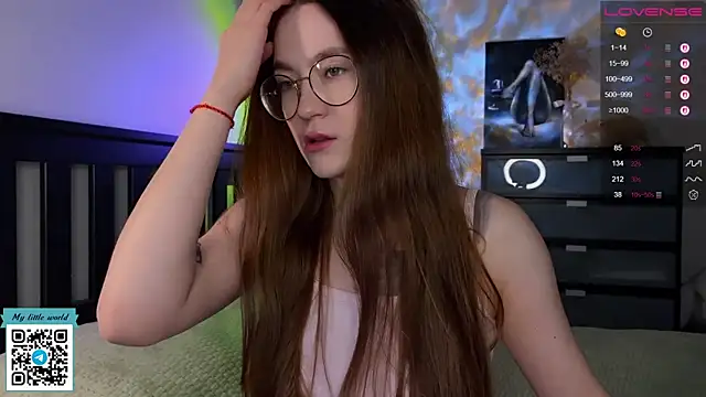 Snapshot of mia_here chatting on October 15, 12:30 pm mia here online show from October 15, 12:30 pm