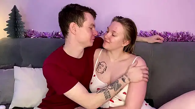 julielourens online show from December 17, 8:07 am