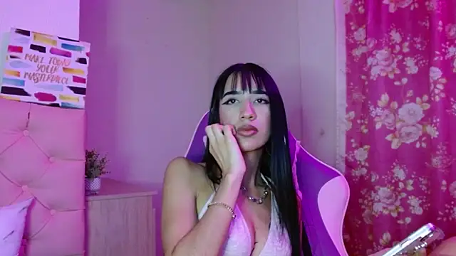 Snapshot of London_Sophia19 chatting on September 11, 2:45 am London Sophia19 online show from September 11, 2:45 am