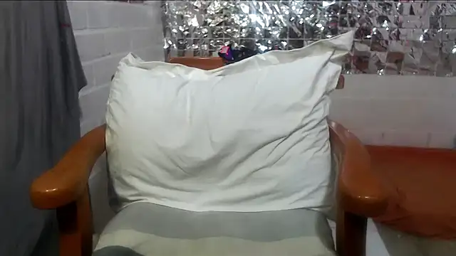 rose-crystal online show from November 2, 9:29 pm