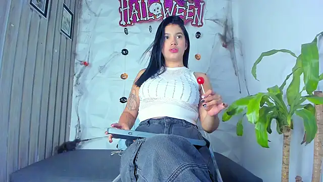 Snapshot of zarahcoxx chatting on October 18, 3:53 am zarahcoxx online show from October 18, 3:53 am