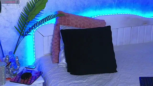 Aelorya online show from October 16, 5:59 pm