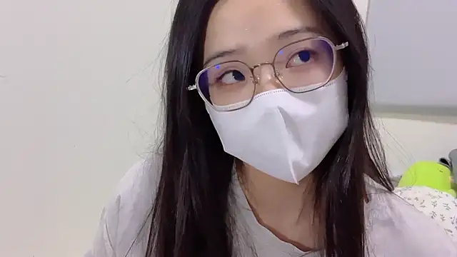 Snapshot of LHeart chatting on October 17, 3:59 pm LHeart online show from October 17, 3:59 pm