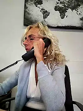 Snapshot of clarabell4 chatting on October 9, 7:34 am clarabell4 online show from October 9, 7:34 am