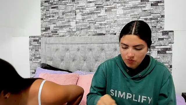 nicolexxaleja online show from December 1, 5:59 pm