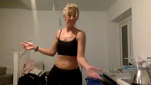 Bratty-Blonde55 online show from November 2, 5:38 pm