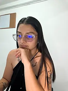 Coralinne   online show from May 4, 1:20 am