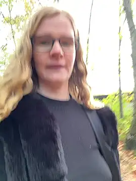 Snapshot of Bikergirl_97 chatting on October 18, 1:25 pm Bikergirl 97 online show from October 18, 1:25 pm