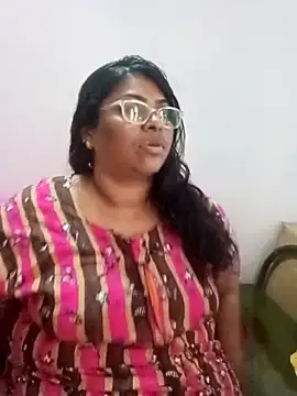 Snapshot of zara-mallus chatting on October 19, 5:53 am zara-mallus online show from October 19, 5:53 am