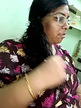 Snapshot of zara-mallus chatting on September 17, 7:56 pm zara-mallus online show from September 17, 7:56 pm