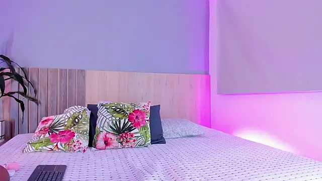 Atenea Clerk online show from March 5, 12:34 pm