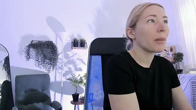 AstraMonroe online show from June 5, 7:25 am