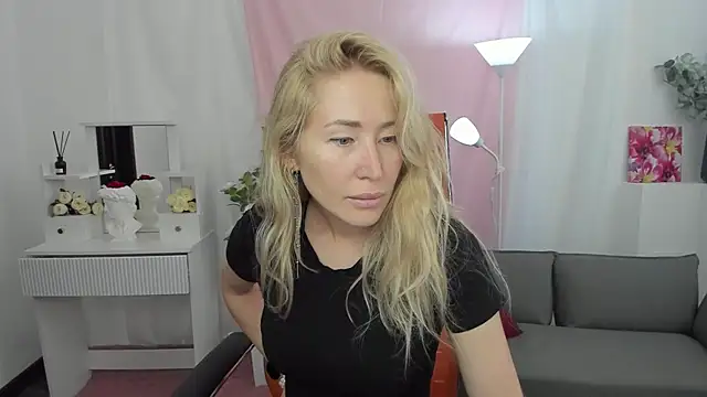 AstraMonroe online show from April 17, 6:04 am