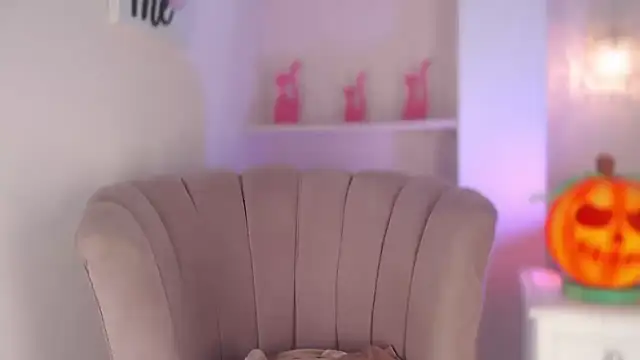 isabellashine online show from October 21, 4:00 pm