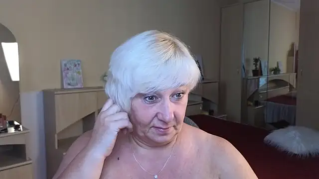 Snapshot of Milana_Milky chatting on September 16, 6:21 am Milana Milky online show from September 16, 6:21 am