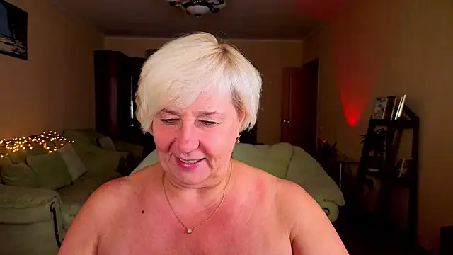 Snapshot of Milana_Milky chatting on September 30, 6:19 am Milana Milky online show from September 30, 6:19 am