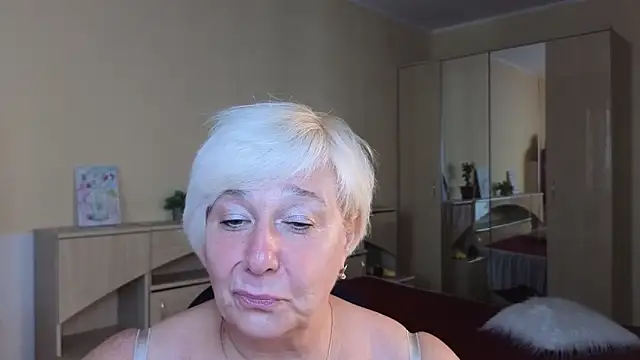 Snapshot of Milana_Milky chatting on September 15, 6:11 am Milana Milky online show from September 15, 6:11 am