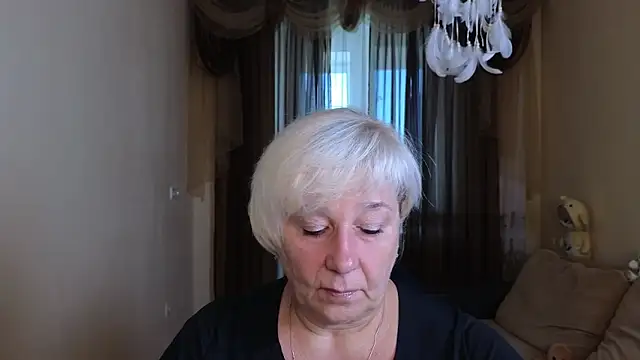 Snapshot of Milana_Milky chatting on October 2, 5:12 am Milana Milky online show from October 2, 5:12 am