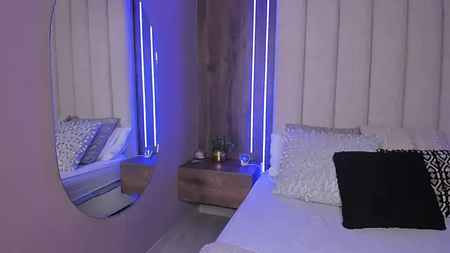 LucySalvatore  online show from January 13, 8:24 pm