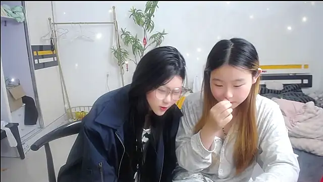 Babygirls523 online show from October 24, 1:51 pm