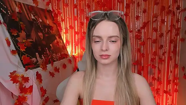 JuliaBrewwer online show from October 11, 12:30 pm