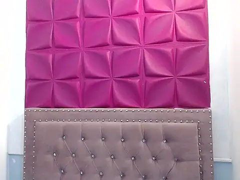 Snapshot of LyaCooper chatting on September 10, 2:39 pm LyaCooper online show from September 10, 2:39 pm
