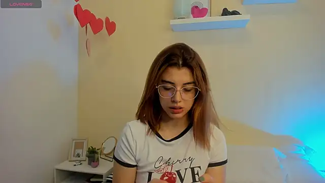 Snapshot of Katty__Rousse chatting on October 1, 5:18 pm Katty  Rousse online show from October 1, 5:18 pm